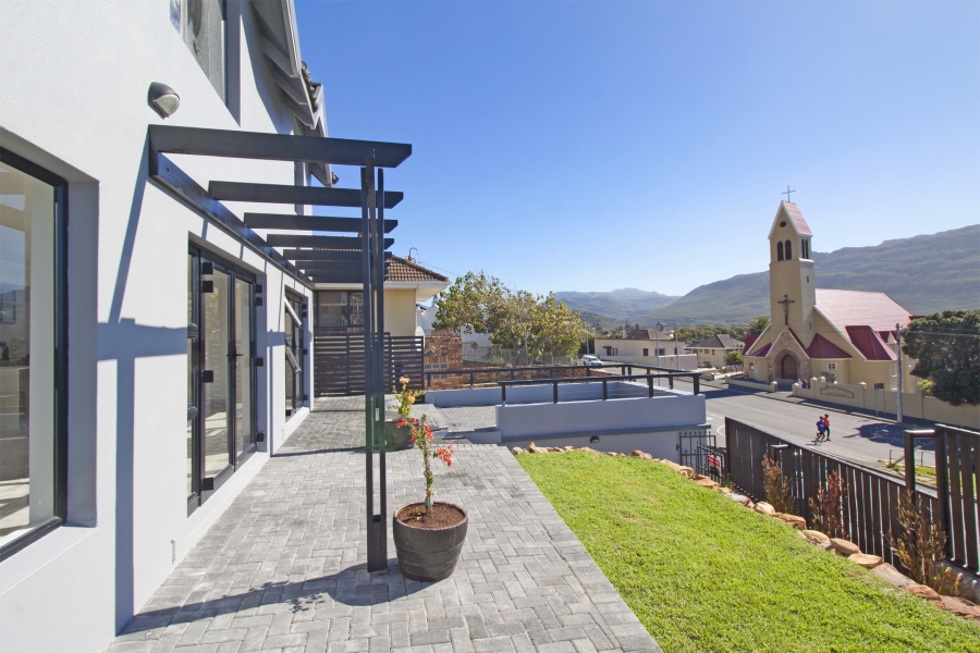 4 Bedroom Property for Sale in Fish Hoek Western Cape